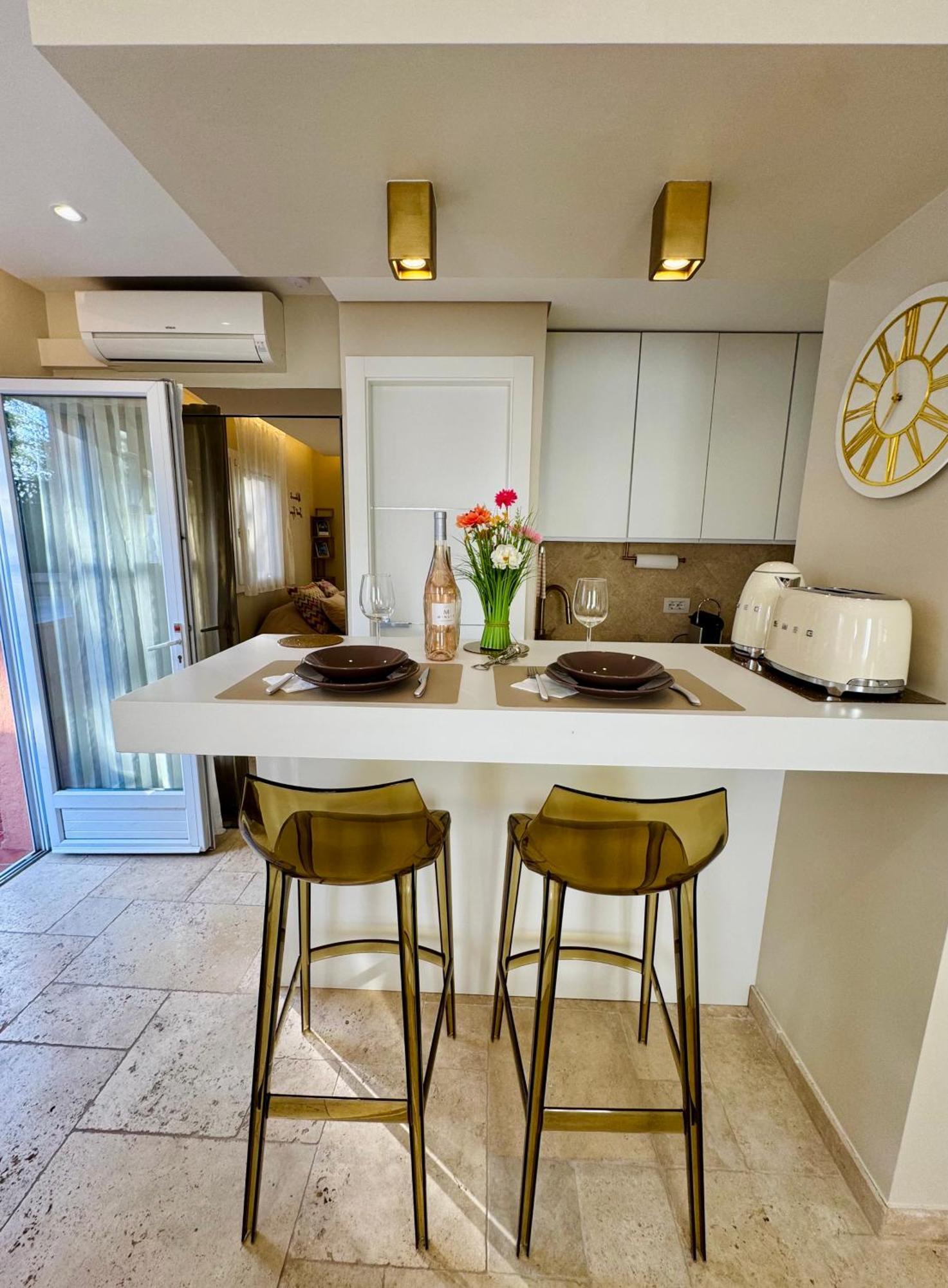 Studio Climatise, Terrasse, Parking Prive, 50M De La Plage Saint-Tropez Eksteriør bilde